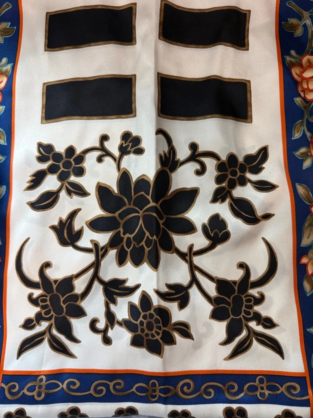 Metropolitan Museum of Art‎ silk scarf